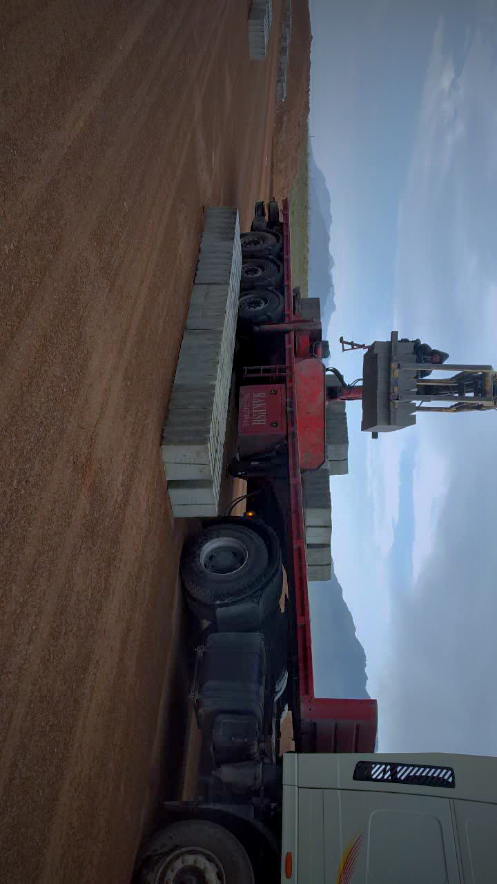 خیابان سازی و اجرای شبکه فاضلاب خیابان های شهرک صنعتی سلفچگان قم - 5